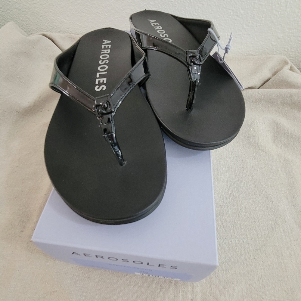 AEROSOLES Fisher Thong Sandals in Black Patent Faux Leather Size 9M - Picture 3 of 5